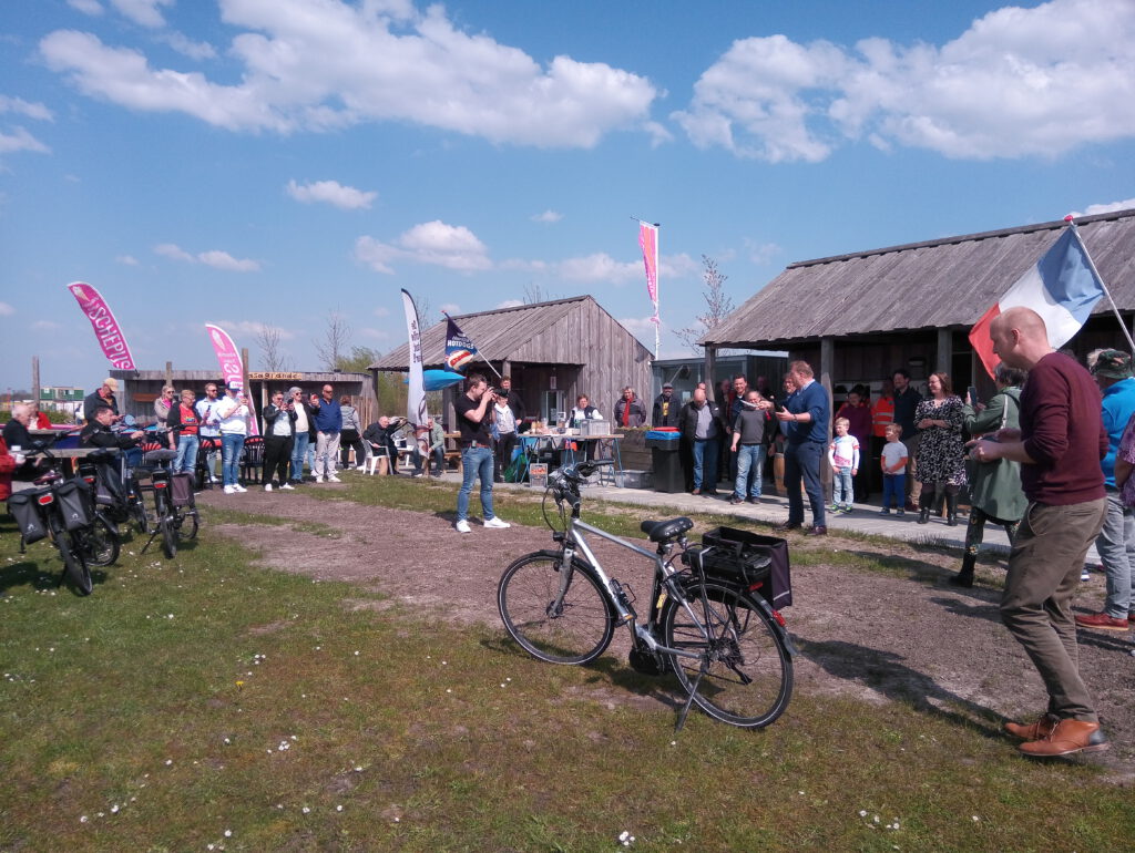 Ontkurken champagne wethouder Erich Wünker Pop Up shops Strand Zuid