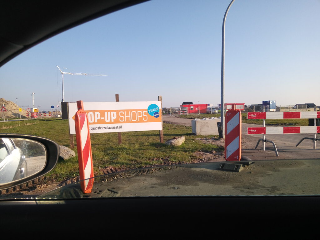 Pop Up Shop bord geplaatst provincie Groningen Blauwestad