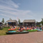 24 Kayakkers voorpret bij terras DEK Blauwestad Groningen Nederland