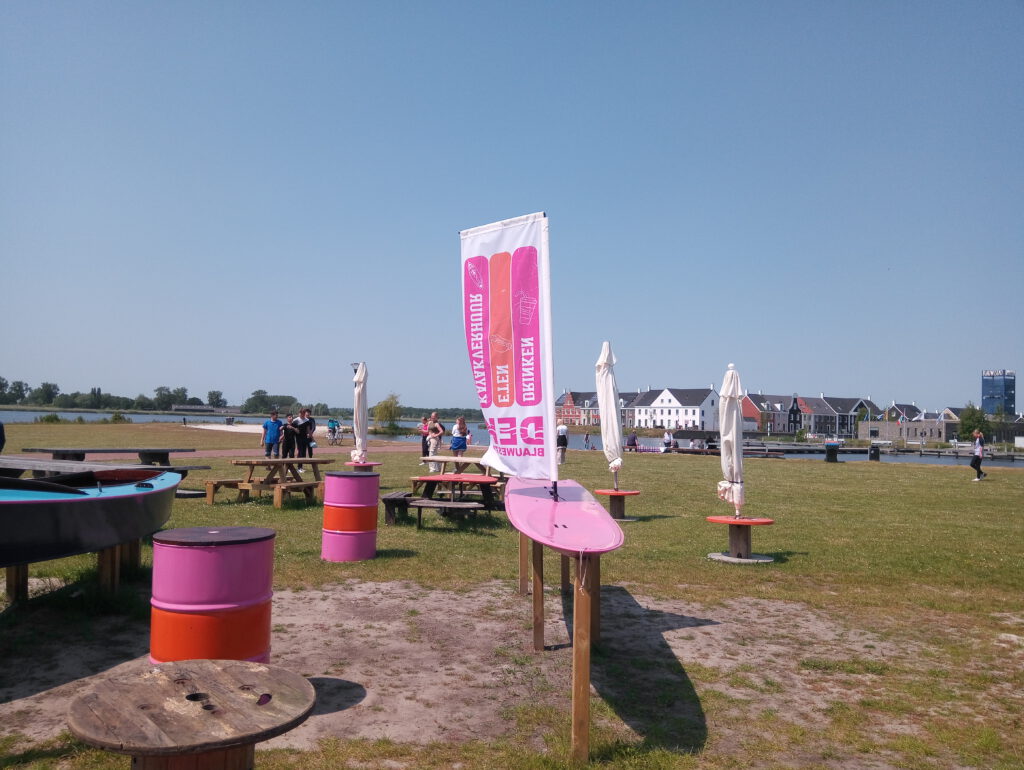 DEK Blauwestad Pop Up 4, Strand Zuid Blauwestad. Drinken Eten Kayakverhuur