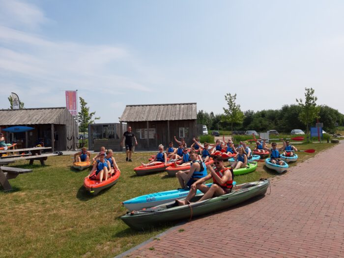 Voorpret voor opstap Kayak Strand Zuid Groningen Nederland Oldambtmeer Blauwestad terras DEK Blauwestad