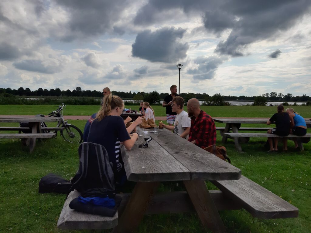 Kayak Arrangement Kayak drinken patat ijs snack bij Drinken Eten Kayakverhuur DEK Blauwestad