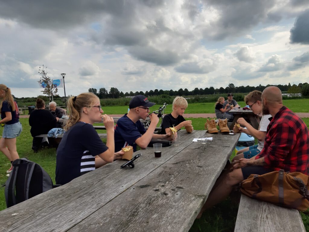 Kayak Arrangement Kayak verhuur drinken patat ijs snack bij Drinken Eten Kayakverhuur DEK Blauwestad