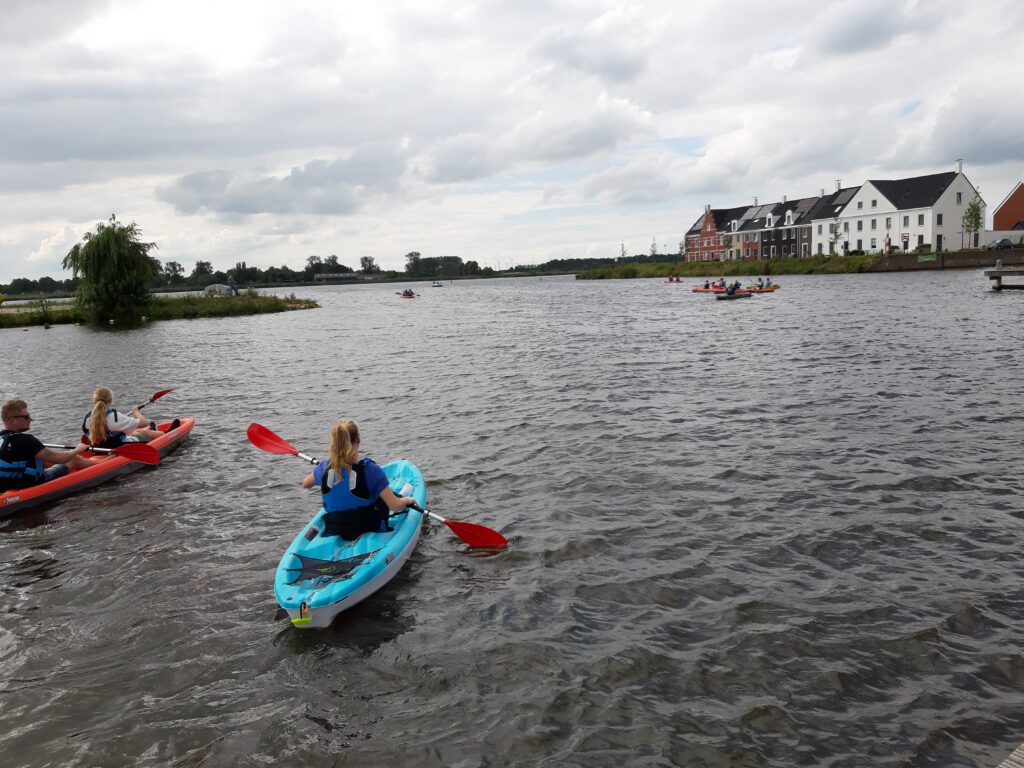 Kayak Arrangement Kayak drinken patat ijs snack bij Drinken Eten Kayakverhuur DEK Blauwestad