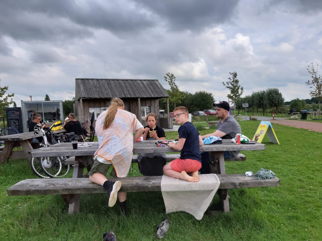 Lekker jezelf zijn bij DEK Blauwestad Oldambtmeer Groningen Nederland Drinken Eten Kayakverhuur DEK Blauwestad