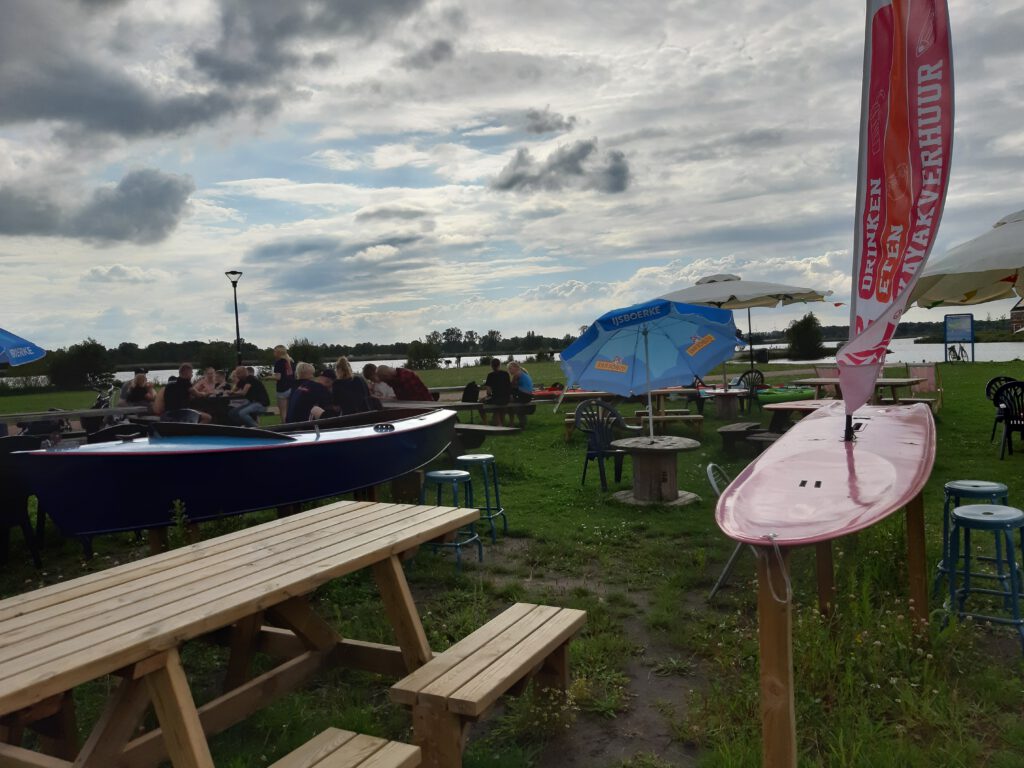 Terras Drinken Eten Kayakverhuur DEK Blauwestad Oldambtmeer Oldambt Strand Zuid Groningen Nederland