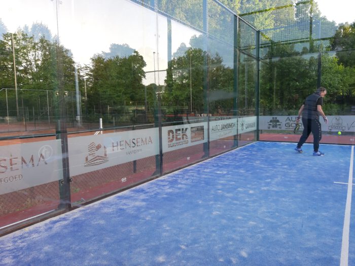 Sponsoring DEK Blauwestad bij Tennis-en Padelclub Sla Raak