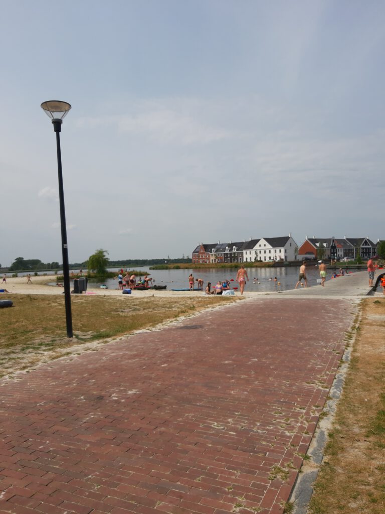 Kayak opstap Strand Zuid Groningen Nederland Blauwestad bij DEK Blauwestad Drinken Eten Kayakverhuur