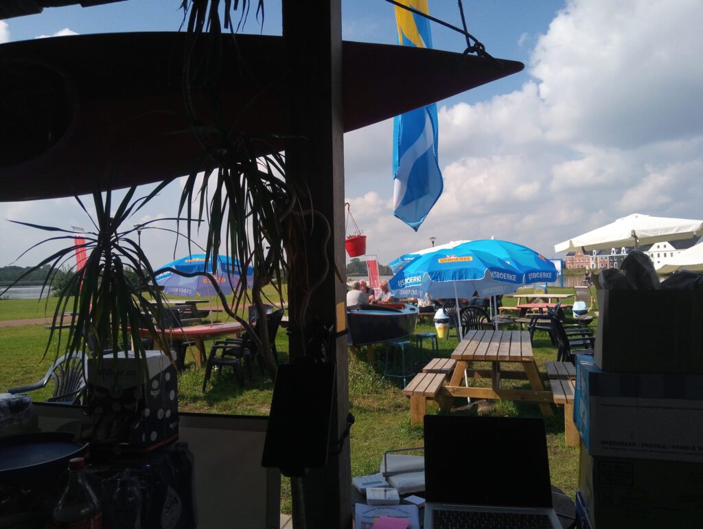 patat snack happen en trappen fietsarrangement Terras DEK Blauwestad Strand Zuid Oldambtmeer Oldambtmeer Groningen Nederland