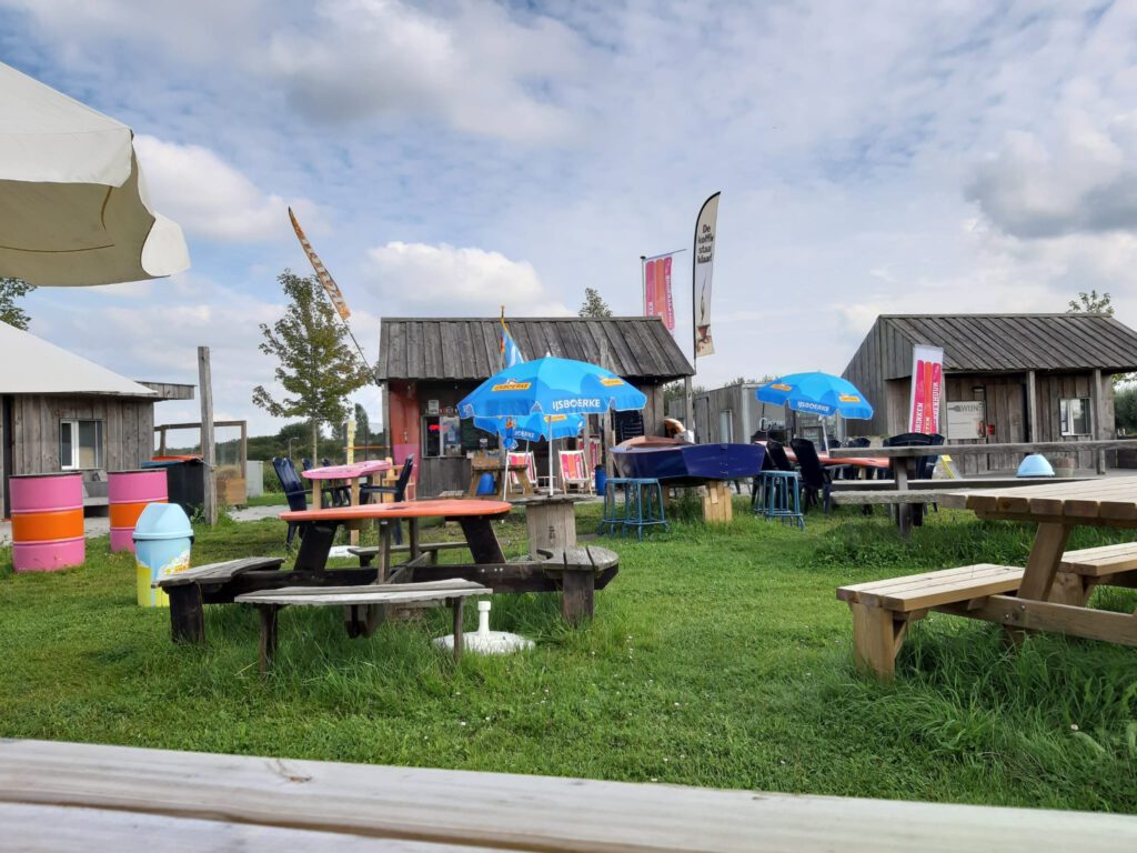 voorbereiding happen en trappen fietsarrangement Terras DEK Blauwestad Strand Zuid Oldambtmeer Oldambtmeer Groningen Nederland