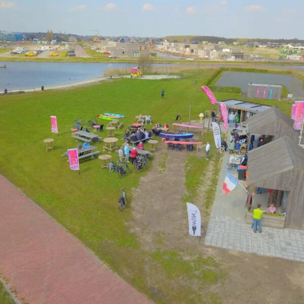 Buffet op terras Strand Zuid Blauwestad Groningen Nederland