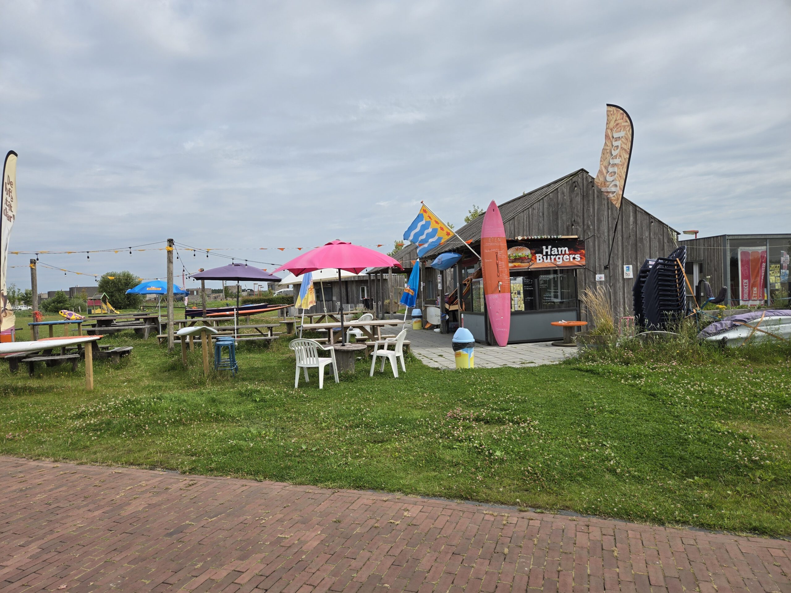 DEK zoekt versterking. Hulp gezocht DEK zoekt versterking. Hulp gezocht