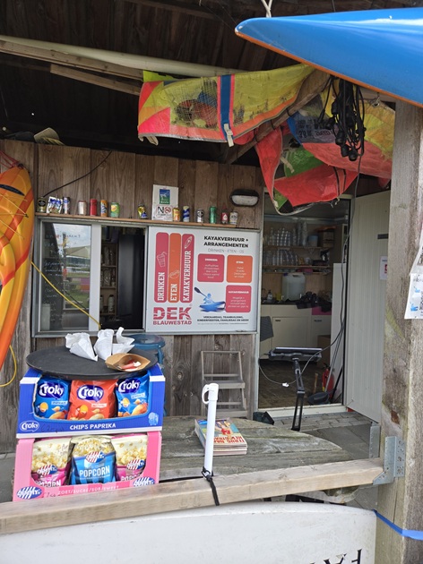 Drinken Eten Kayakverhuur DEK Blauwestad - Ontdek, Beleef en Geniet op het terras met patat, hamburgers, chips, popcorn aan Strand Zuid Oldambtmeer Groningen Nederland Drinken Eten Kayakverhuur DEK Blauwestad - Ontdek, Beleef en Geniet op het terras met patat, hamburgers, chips, popcorn aan Strand Zuid Oldambtmeer Groningen Nederland