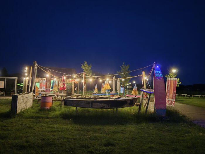 spontaan of gepland langskomen Voor een goede koffie, verse appeltaart, lekkere patat, snack of solo kayakken wandelen.buffet, hamburgerbar of satébar op locatie bij DEK contact DEK en we denken graag met je mee.