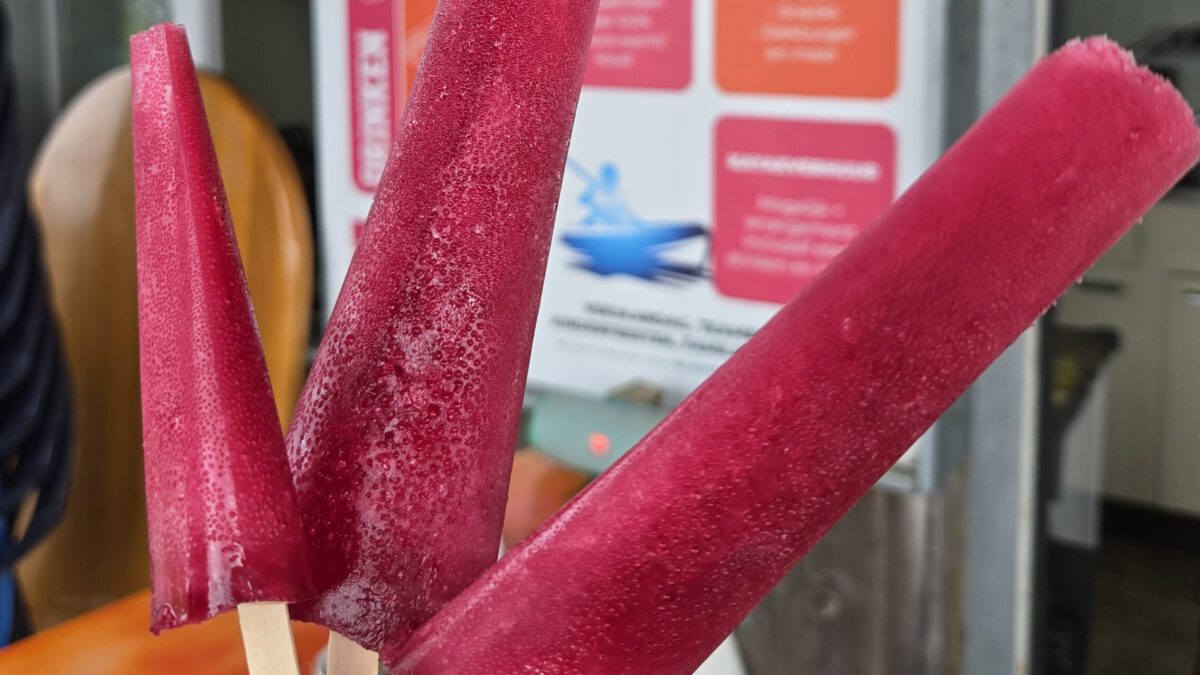 Cassis-ijsjes_vallen_in_smaak_Kayakverhuur-DEK-Blauwestad Strand Zuid Oldambtmeer Groningen Nederland