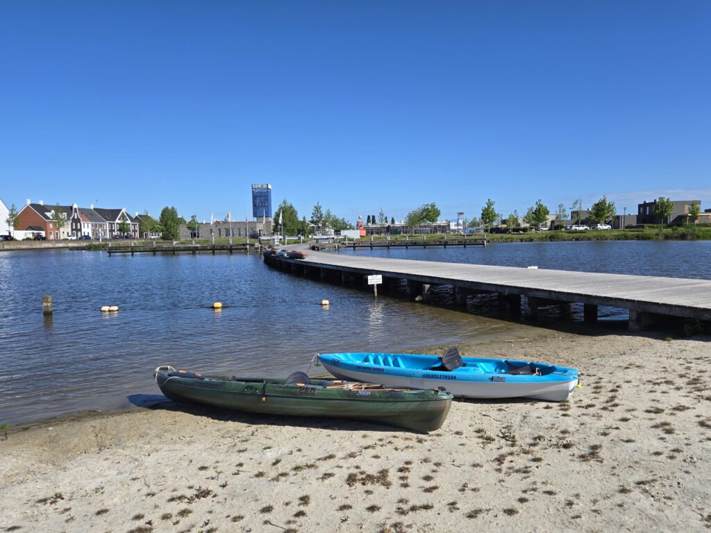 Kayak verhuur DEK Blauwestad. Opstap/Afstap Strand Zuid