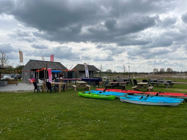 Kayak huren bij Drinken Eten Kayakverhuur DEK Blauwestad Oldambtmeer Groningen Nederland