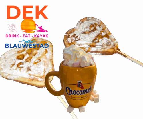 DEK -Drink Eat Kayak vers gebakken wafels met topping en Warme Choco