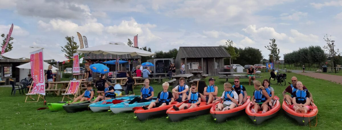 Beleef jouw avontuur op het water & relax op het terras bij Drinken Eten kayakverhuur DEK Blauwestad Strand Zuid Oldambtmeer Groningen Nederland