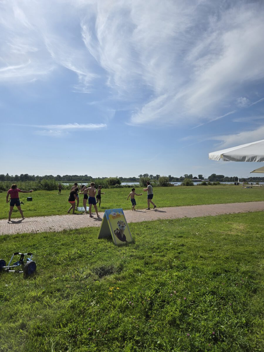 Waterpistolen gevecht boven 25 graden Celcius bij DEK