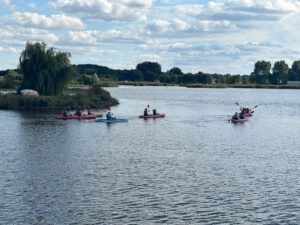 Met een Kayak van DEK Kayak je Solo, Duo of met een Groep op het Oldambtmeer Blauwestad Groningen Nederland