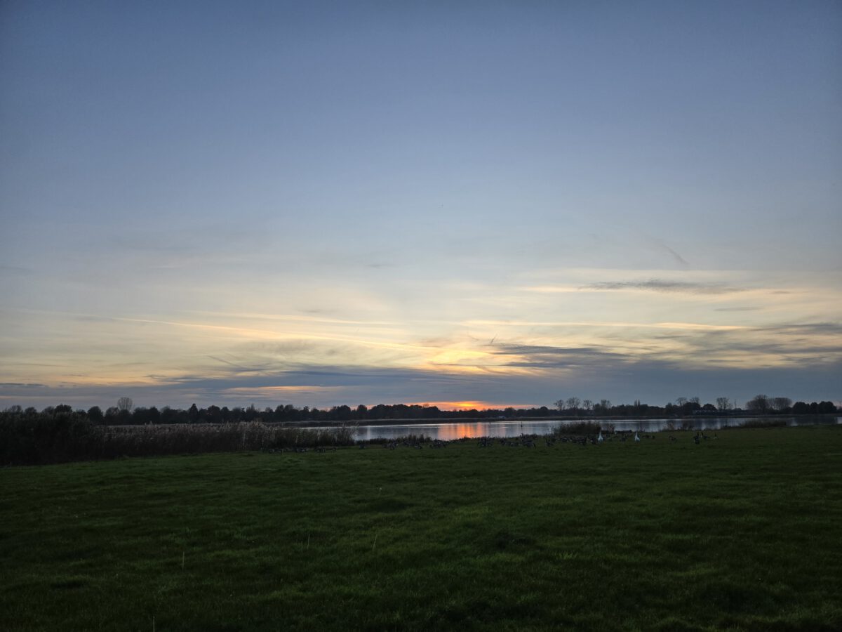 Zonsondergang vanaf terras DEK Blauwestad Strand Zuid Oldambtmeer Groningen Nederland